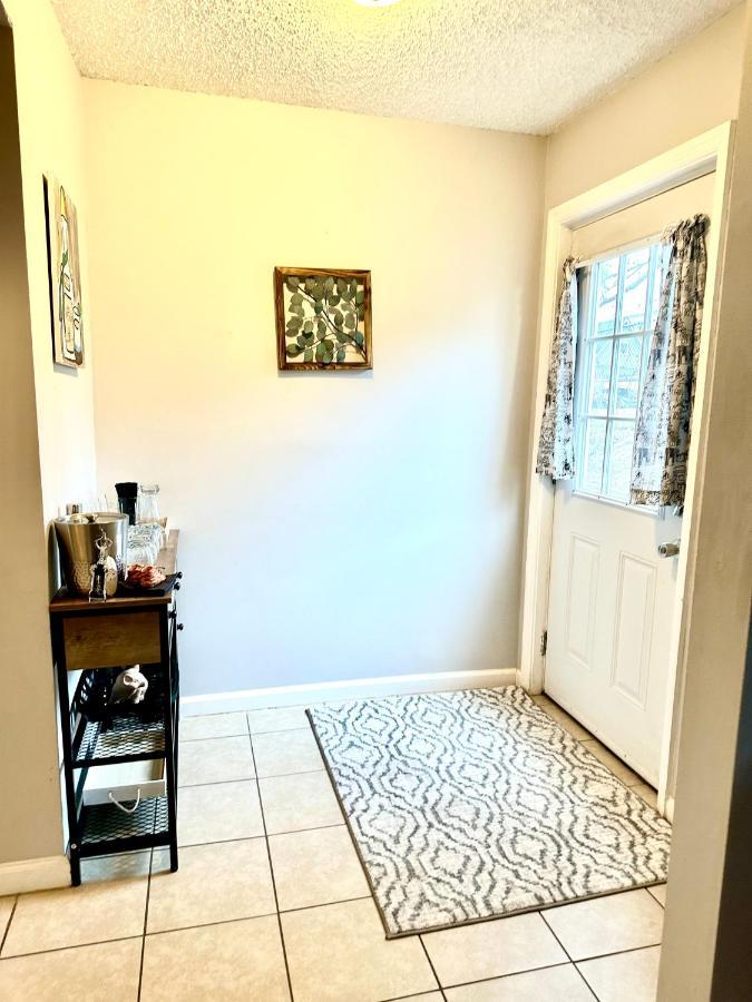 Lovely 2-Bedroom Condo W/Balcony And Free Parking ناشفيل المظهر الخارجي الصورة