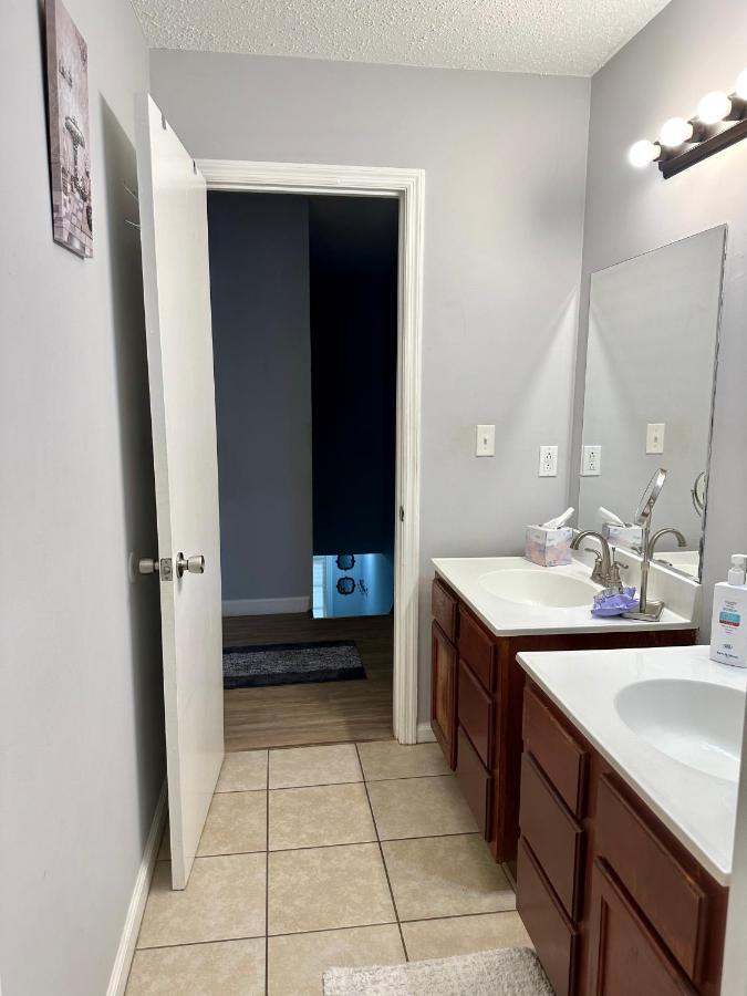 Lovely 2-Bedroom Condo W/Balcony And Free Parking ناشفيل المظهر الخارجي الصورة